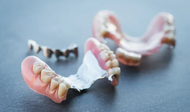 お口にフィットする入れ歯を作製
